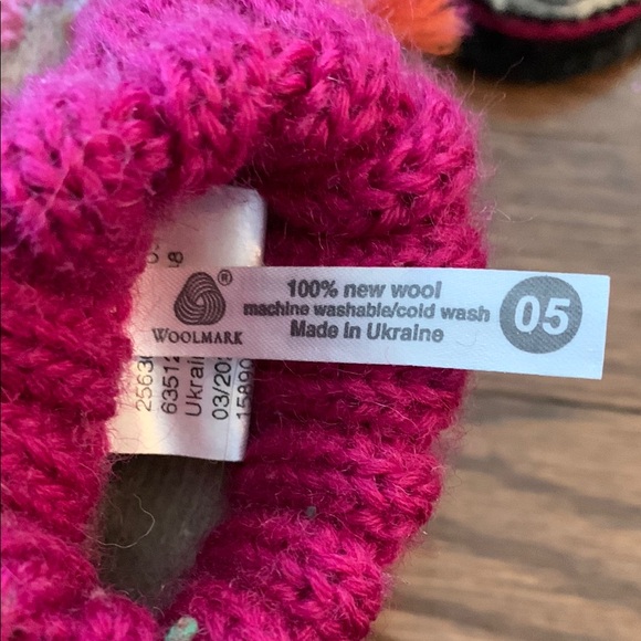 Garnet Hill wool kids slippers size 6 - Picture 5 of 6